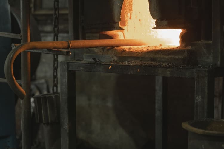 Recover graphite forging oil to close a production loop